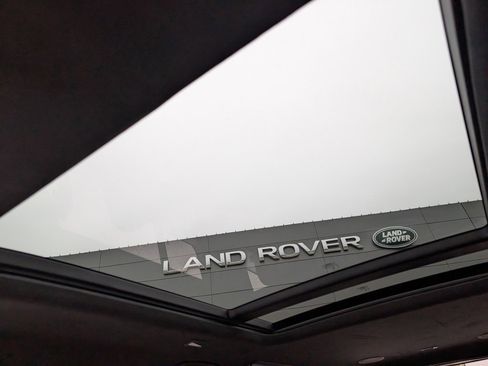 Used 2025 Land Rover Defender 110 image 21
