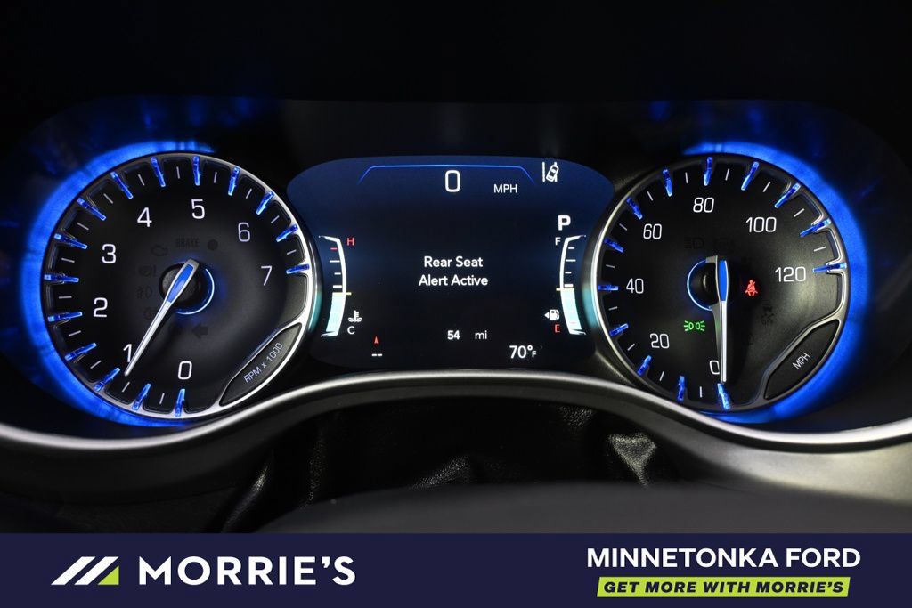 Used 2026 Chrysler Pacifica Select FWD image 28