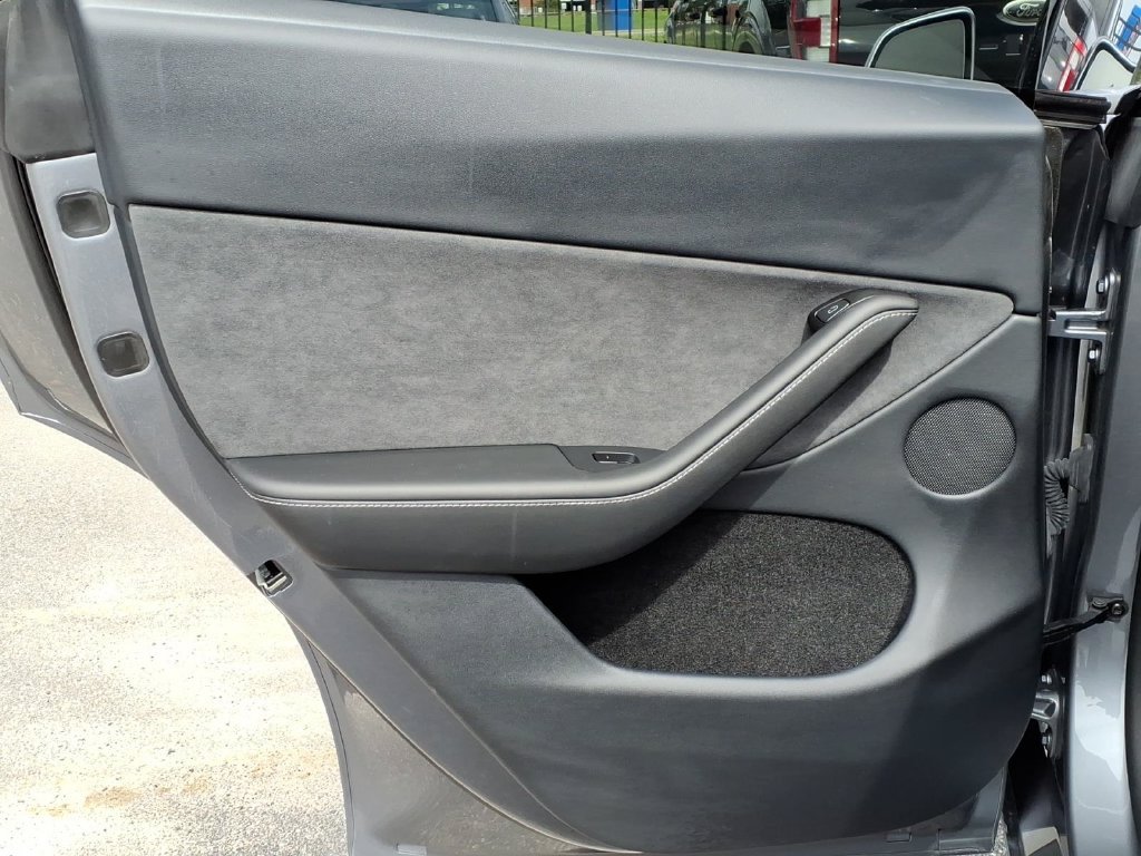 Used 2025 Tesla Model Y Long Range RWD image 22