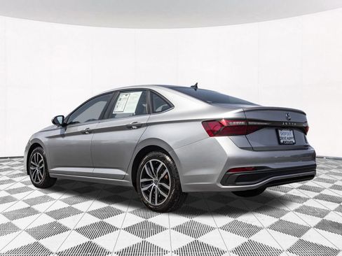 Certified 2025 Volkswagen Jetta SE FWD image 7
