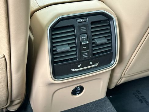 Certified 2025 Porsche Macan AWD/4WD image 14