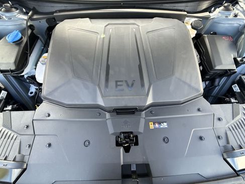 New 2025 Hyundai Ioniq 5 SE RWD image 12