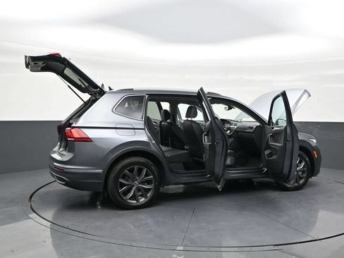 Used 2024 Volkswagen Tiguan SE FWD image 25