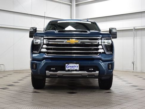 Used 2024 Chevrolet Silverado 2500 High Country w/ High Country Premium Package AWD/4WD image 2