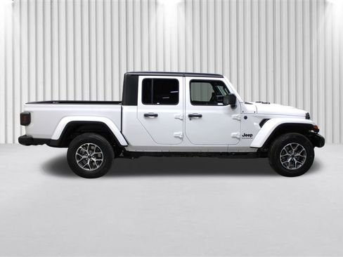 New 2026 Jeep Gladiator Sport image 2