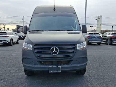 Used 2024 Mercedes-Benz Sprinter 2500 image 2