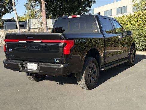 Used 2022 Ford F150 Lightning Lariat image 6