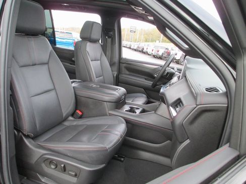 Used 2022 Chevrolet Suburban RST w/ Luxury Package image 21