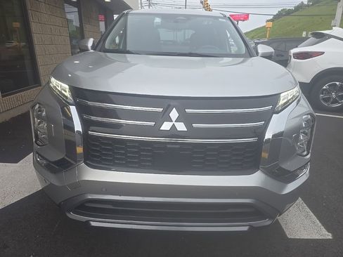 Used 2025 Mitsubishi Outlander SE AWD/4WD image 2
