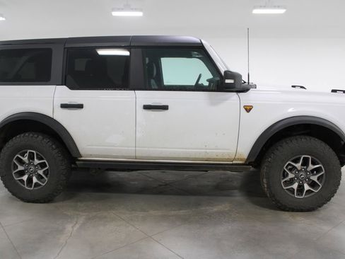 Used 2024 Ford Bronco Badlands image 11
