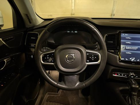 Used 2017 Volvo XC90 T6 Momentum w/ Vision Package image 13