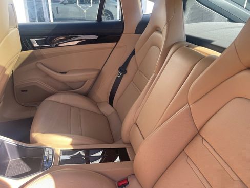 Used 2018 Porsche Panamera RWD image 17