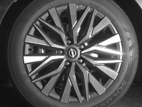 Used 2025 Nissan Altima 2.5 SV image 12