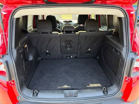 Used 2022 Jeep Renegade Latitude w/ Sun/Sound Group AWD/4WD image 14