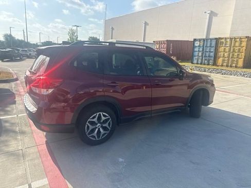 Used 2020 Subaru Forester Premium AWD/4WD image 3