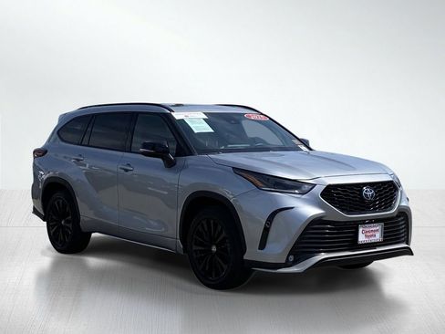 Certified 2025 Toyota Highlander XSE AWD/4WD image 12