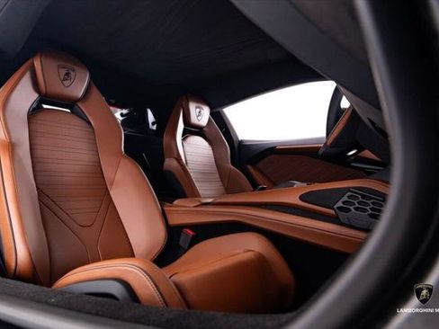 Used 2025 Lamborghini Revuelto AWD/4WD image 45