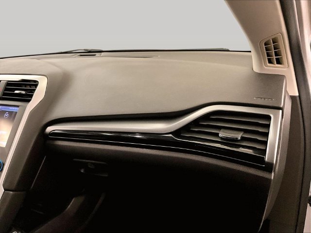 Used 2013 Ford Fusion SE FWD image 16