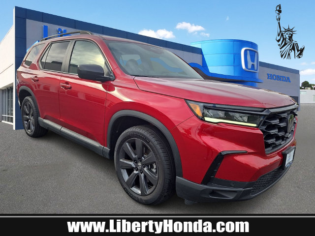 Used 2025 Honda Pilot Sport image 1