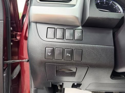 Used 2017 Toyota Highlander Limited AWD/4WD image 31