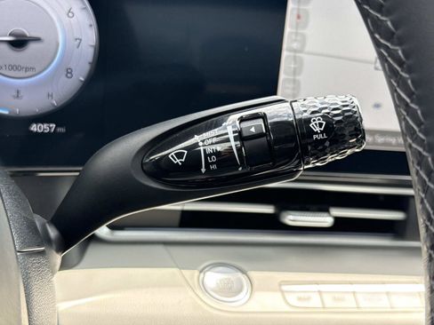 Certified 2025 Hyundai Elantra Limited FWD image 12
