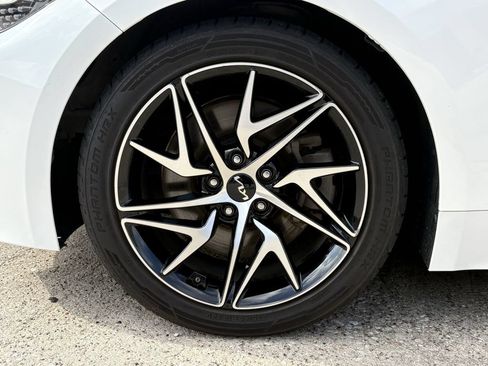 Used 2023 Kia Stinger GT-Line w/ Sun & Sound Package RWD image 8