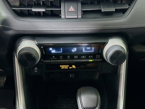 Used 2019 Toyota RAV4 LE FWD image 22