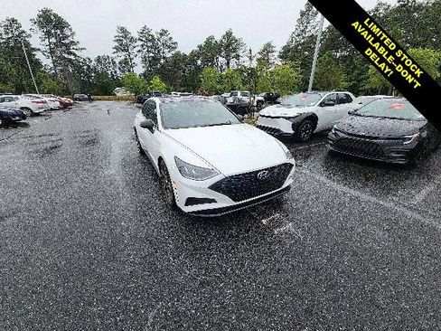 Used 2022 Hyundai Sonata SEL Plus w/ Preferred Accessory Package FWD image 3