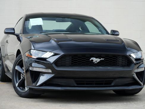 Used 2020 Ford Mustang Coupe RWD image 2