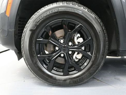 Used 2024 Jeep Grand Cherokee Altitude image 18