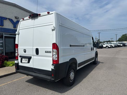 Used 2024 RAM ProMaster 2500 w/ Convenience Group FWD image 4