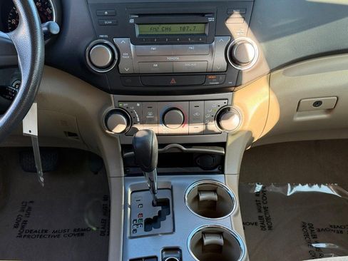 Used 2010 Toyota Highlander 4WD image 17