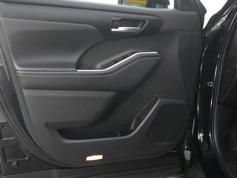 Used 2025 Toyota Highlander XSE AWD/4WD image 21