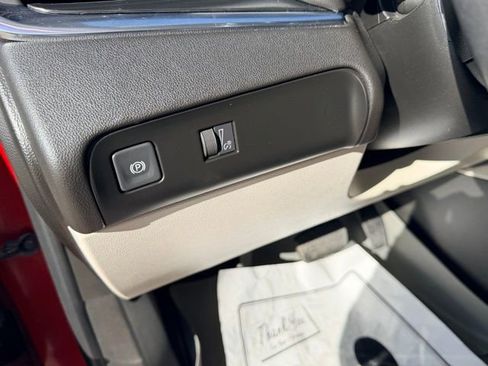 Used 2023 Buick Enclave Essence image 16