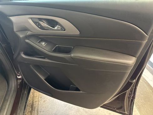 Used 2020 Chevrolet Traverse LT image 36