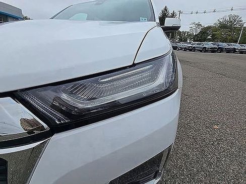 Used 2023 Chevrolet Traverse LT image 65