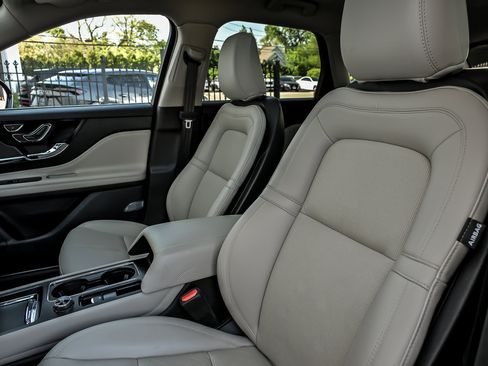 Used 2025 Lincoln Corsair Reserve AWD/4WD image 28