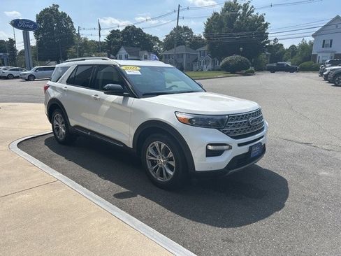 Certified 2022 Ford Explorer Limited w/ Equipment Group 301A image 4
