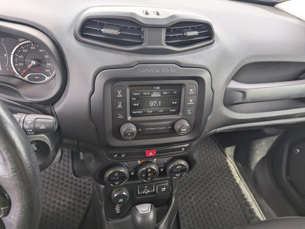 Used 2016 Jeep Renegade Latitude AWD/4WD image 14