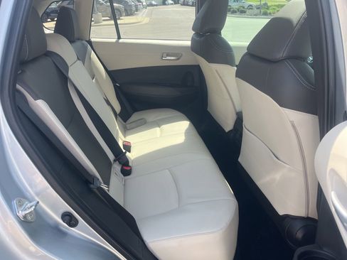 Used 2022 Toyota Corolla Cross XLE w/ Convenience Package image 34