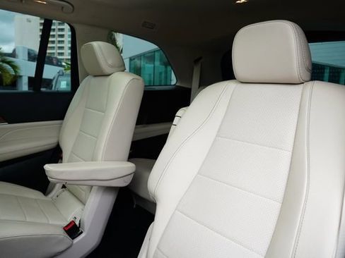 Used 2023 Mercedes-Benz GLS 450 4MATIC image 23