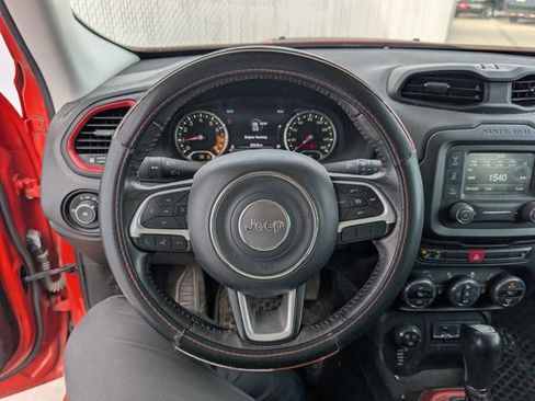 Used 2017 Jeep Renegade Trailhawk w/ Premium Trailhawk Package image 9