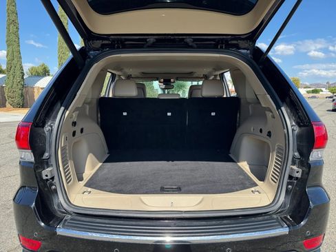 Used 2022 Jeep Grand Cherokee Limited image 22
