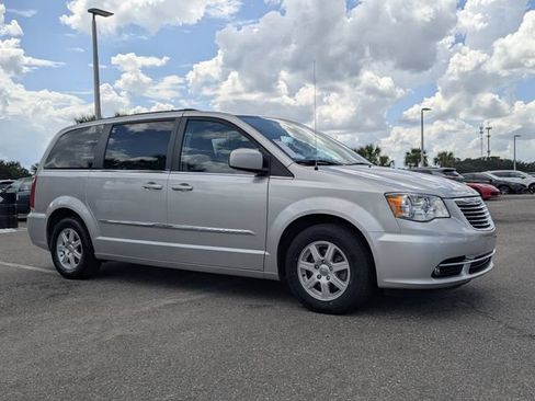 Used 2012 Chrysler Town & Country Touring FWD image 1