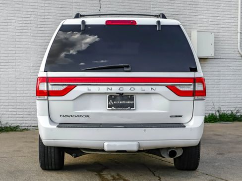Used 2015 Lincoln Navigator 2WD image 9