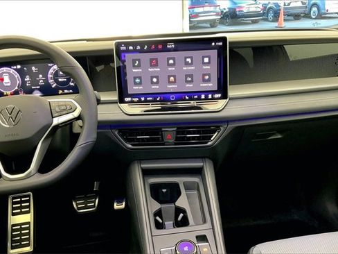 New 2026 Volkswagen Tiguan SE R-Line image 8