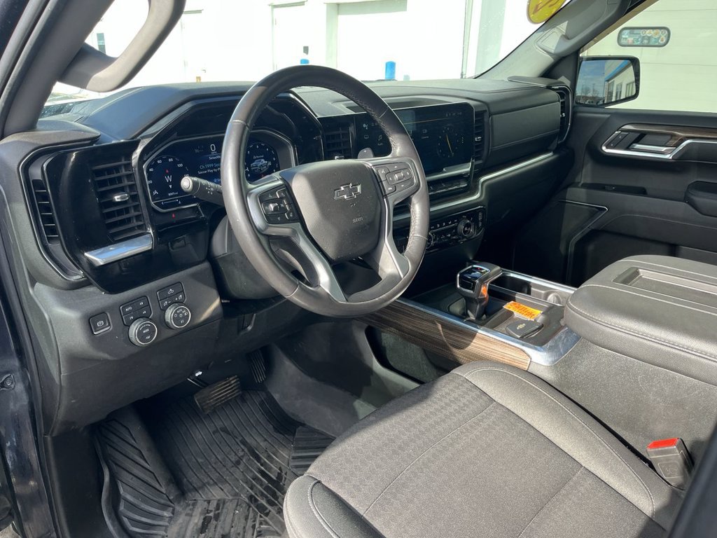 Used 2022 Chevrolet Silverado 1500 RST AWD/4WD image 10
