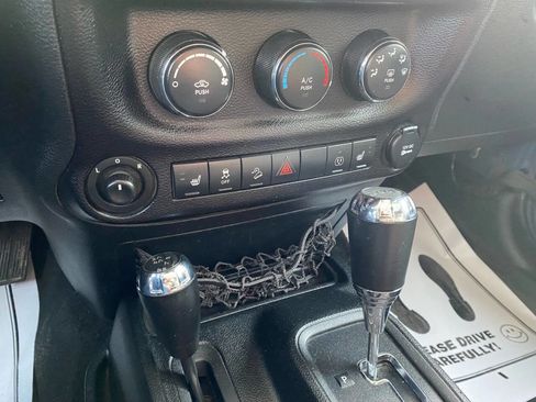 Used 2017 Jeep Wrangler Unlimited Rubicon w/ Cold Weather Group AWD/4WD image 19