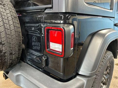 Used 2021 Jeep Wrangler Unlimited Sport AWD/4WD image 12
