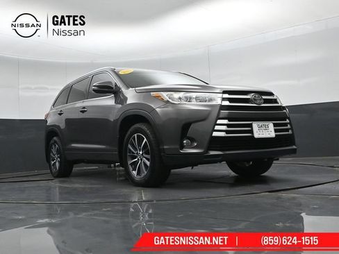 Used 2018 Toyota Highlander XLE AWD/4WD image 48